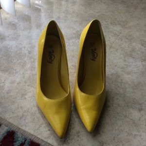 ♻️♻️DONATED ♻️♻️ Pointy heels